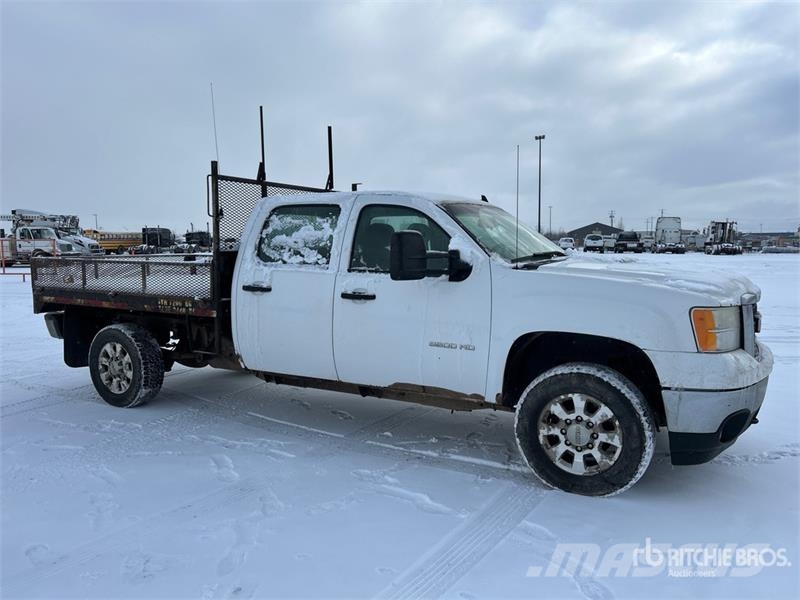 GMC Sierra 3500HD 4x4 Crew Cab Flatbed Truck Platós / Ponyvás teherautók