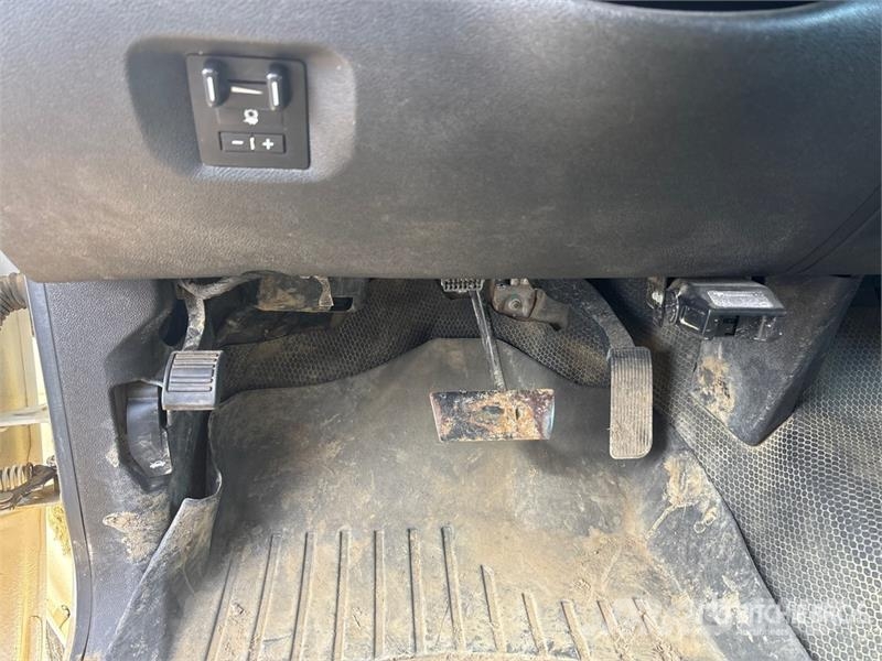 GMC Sierra 3500HD 4x4 Crew Cab Pickup Furgoni altro