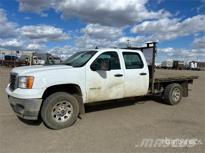 GMC Sierra 3500HD 4x4 Crew Cab Flatbed Truck Flatbed / Dropside trucks