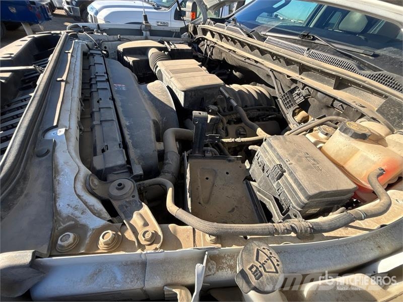 GMC Sierra 3500HD 4x4 Crew Cab Pickup Otros