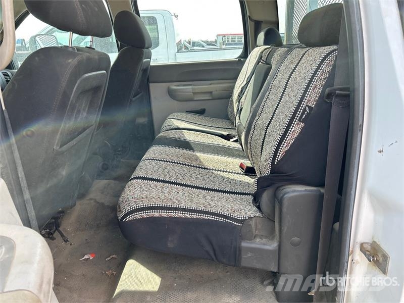 GMC Sierra 3500HD 4x4 Crew Cab Flatbed Truck Flatbed / Dropside trucks