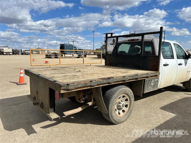 GMC Sierra 3500HD 4x4 Crew Cab Flatbed Truck Flatbed / Dropside trucks
