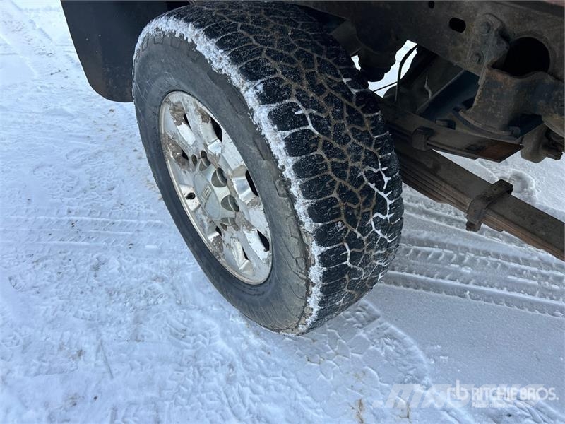 GMC Sierra 3500HD 4x4 Crew Cab Flatbed Truck Platós / Ponyvás teherautók