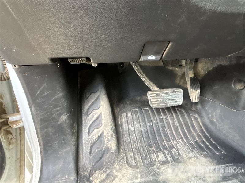 GMC Sierra 3500HD 4x4 Crew Cab Pickup Otros