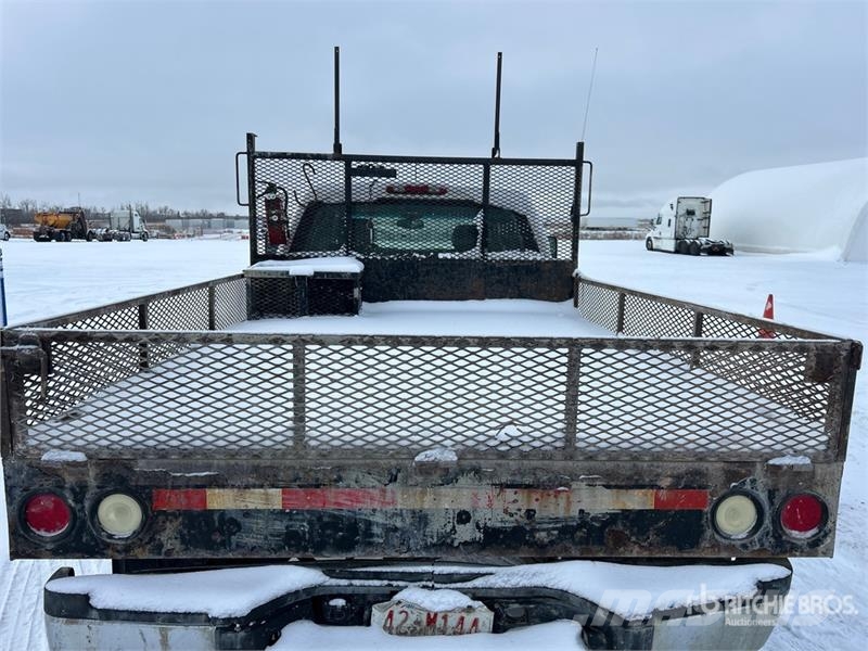 GMC Sierra 3500HD 4x4 Crew Cab Flatbed Truck Platós / Ponyvás teherautók