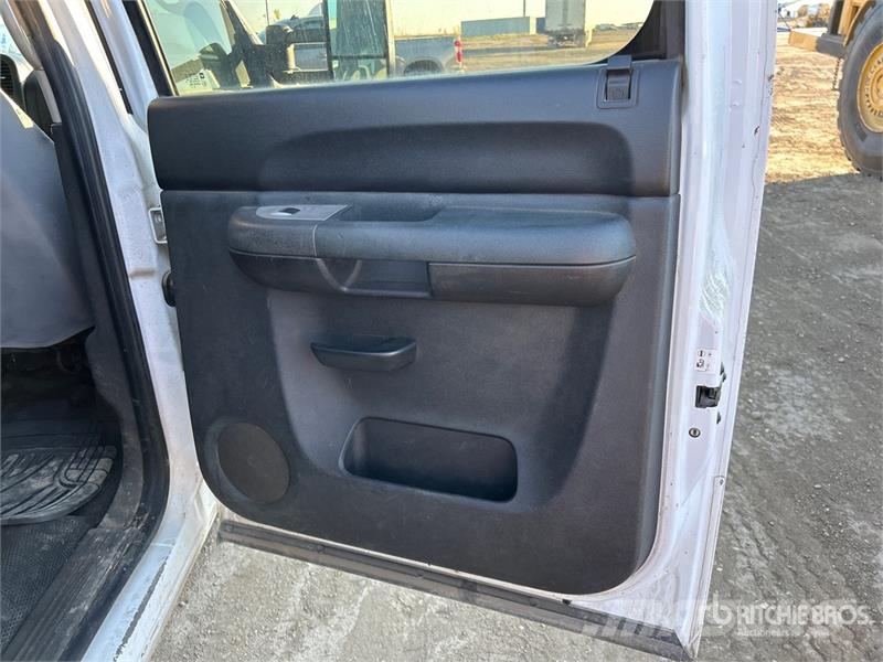 GMC Sierra 3500HD 4x4 Crew Cab Flatbed Truck (Inoperab Φορτηγά Kαρότσα με ανοιγόμενα πλαϊνά