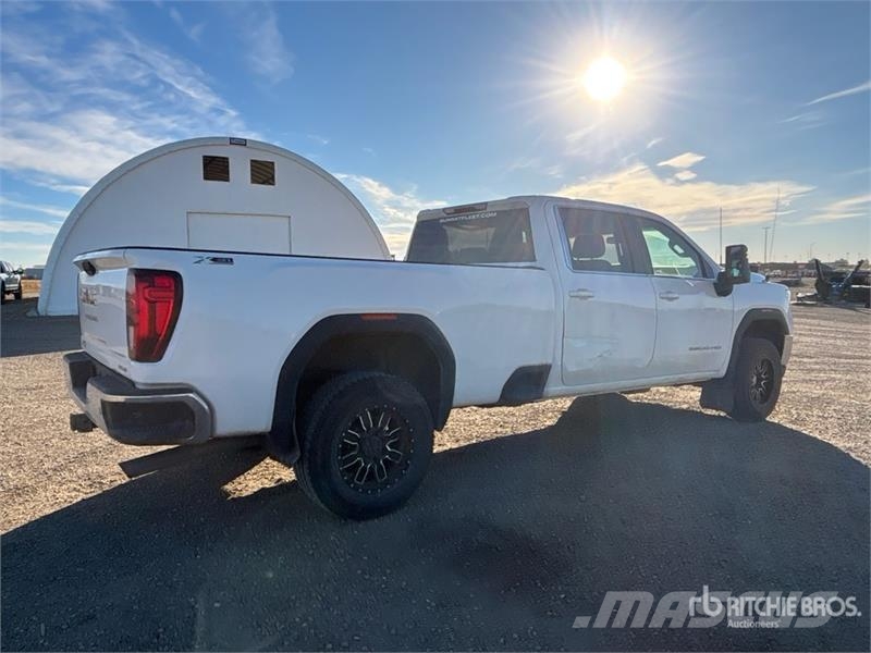 GMC Sierra 3500HD 4x4 Crew Cab Pickup Otros