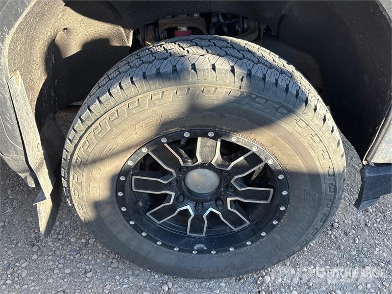 GMC Sierra 3500HD 4x4 Crew Cab Pickup Otros