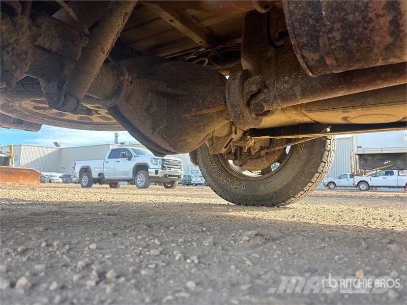 GMC Sierra 3500HD 4x4 Crew Cab Pickup Furgoni altro