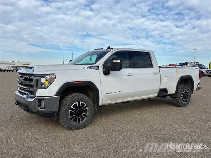 GMC Sierra 3500HD 4x4 Crew Cab Pickup Otros