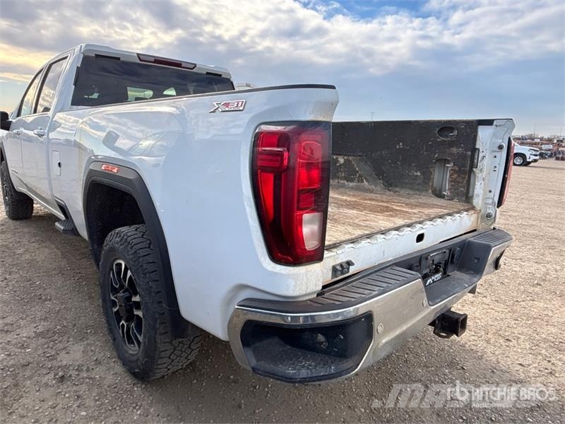 GMC Sierra 3500HD 4x4 Crew Cab Pickup Otros