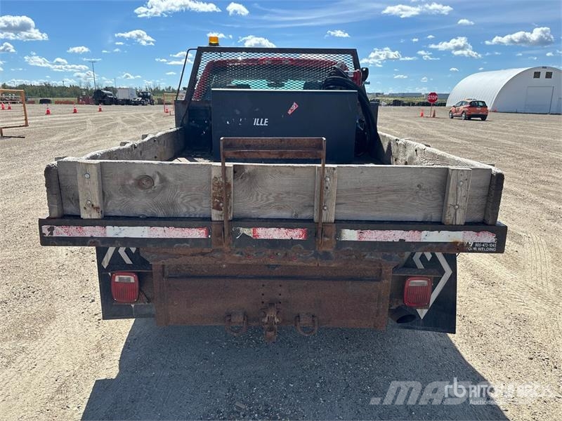 GMC Sierra 3500HD 4x4 Crew Cab Flatbed Truck Platte bakwagens
