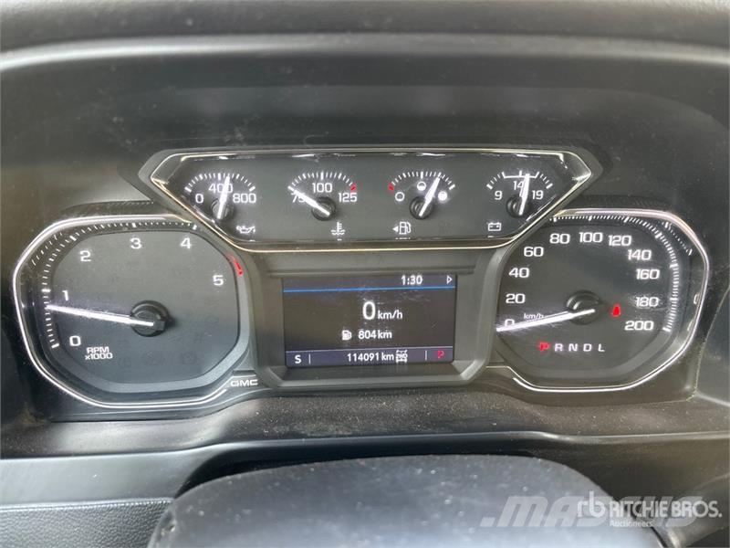 GMC Sierra 3500HD 4x4 Crew Cab Pickup Otros