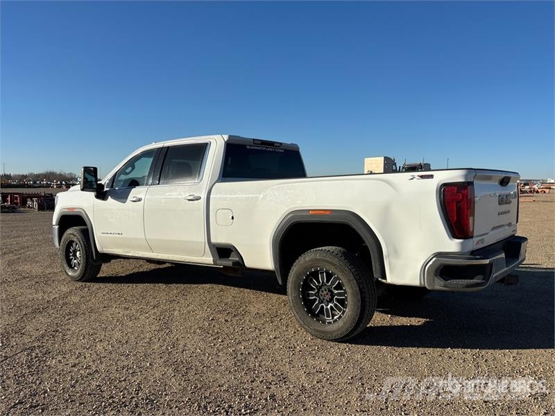GMC Sierra 3500HD 4x4 Crew Cab Pickup Otros
