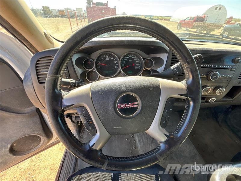 GMC Sierra 3500HD 4x4 Flatbed Truck Camiones plataforma