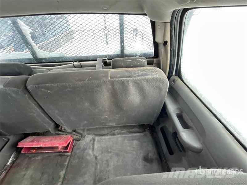 GMC Sierra 3500HD 4x4 Crew Cab Flatbed Truck Platós / Ponyvás teherautók