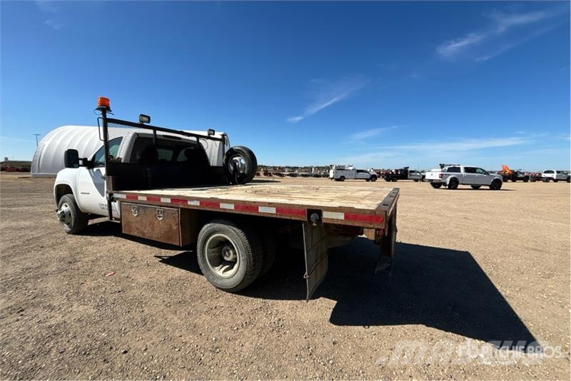 GMC Sierra 3500HD 4x4 Flatbed Truck Camiones plataforma