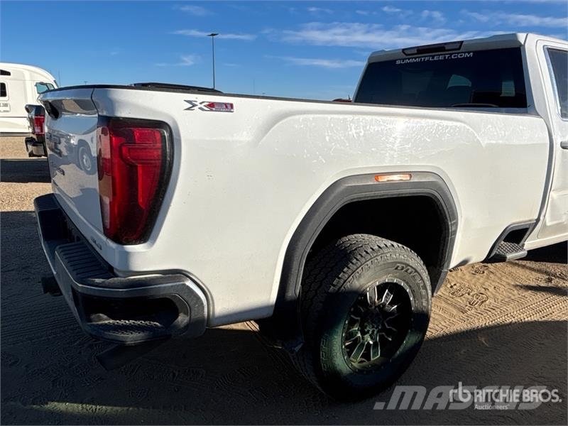 GMC Sierra 3500HD 4x4 Crew Cab Pickup Otros