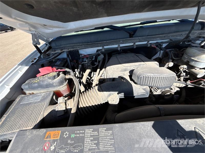 GMC Sierra 3500HD 4x4 Flatbed Truck Camiones plataforma