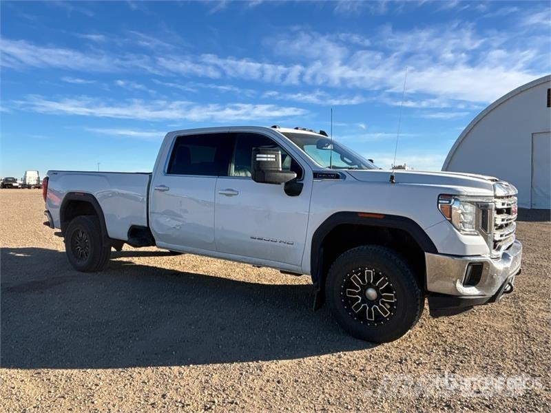 GMC Sierra 3500HD 4x4 Crew Cab Pickup Otros