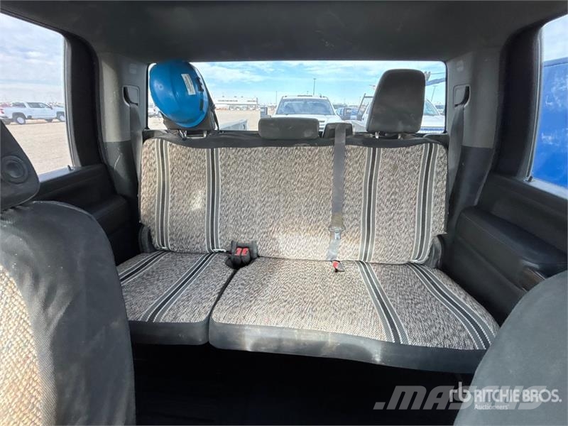 GMC Sierra 3500HD 4x4 Crew Cab Pickup Otros