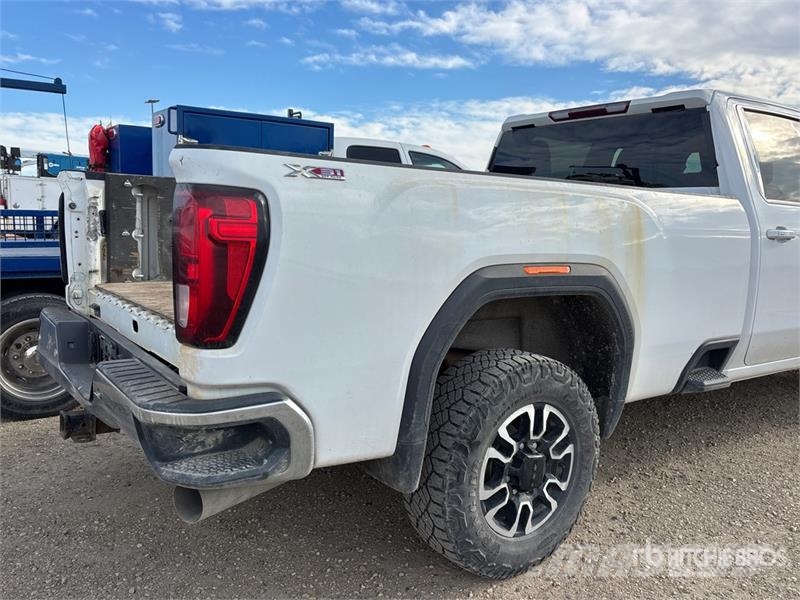 GMC Sierra 3500HD 4x4 Crew Cab Pickup Otros