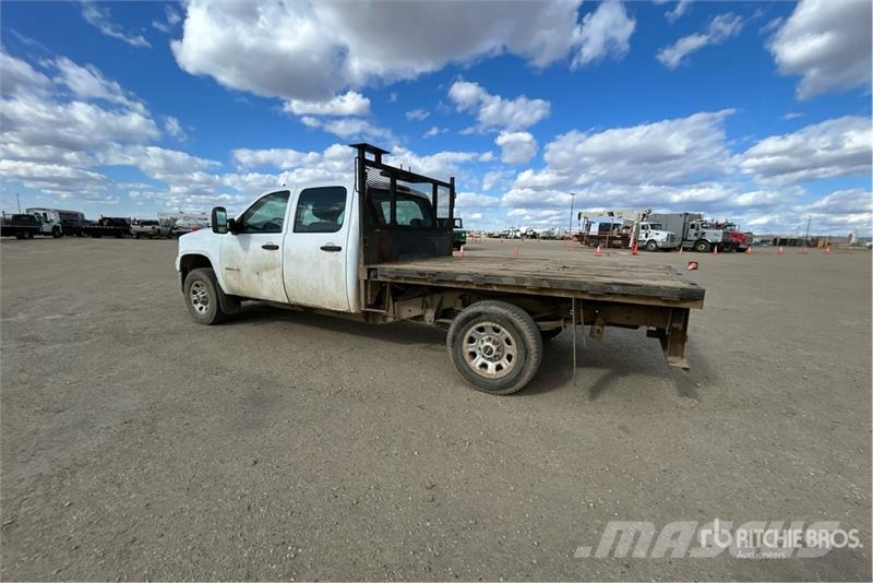 GMC Sierra 3500HD 4x4 Crew Cab Flatbed Truck Flatbed / Dropside trucks