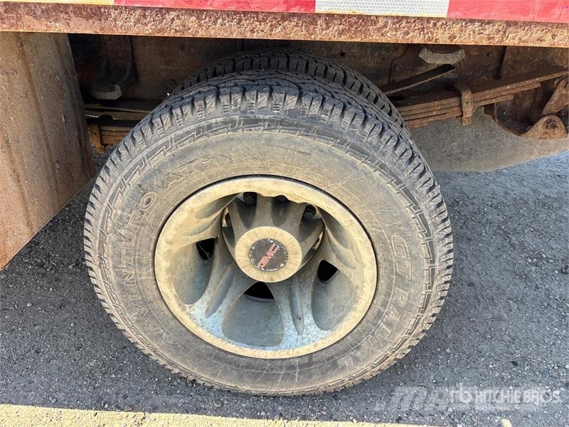 GMC Sierra 3500HD 4x4 Flatbed Truck Camiones plataforma