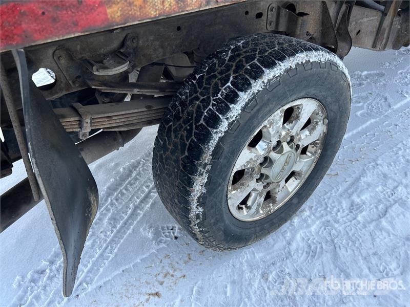 GMC Sierra 3500HD 4x4 Crew Cab Flatbed Truck Platós / Ponyvás teherautók