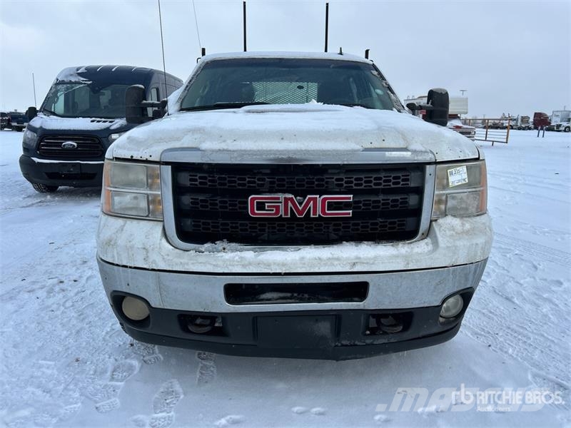 GMC Sierra 3500HD 4x4 Crew Cab Flatbed Truck Platós / Ponyvás teherautók
