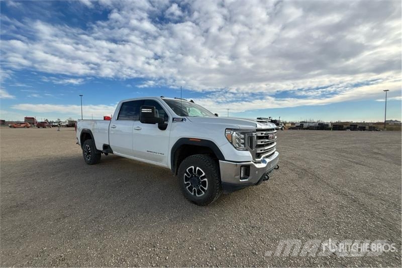GMC Sierra 3500HD 4x4 Crew Cab Pickup Otros