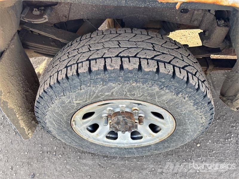 GMC Sierra 3500HD 4x4 Crew Cab Pickup Furgoni altro