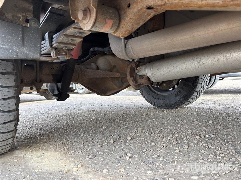 GMC Sierra 3500HD 4x4 Crew Cab Pickup Otros