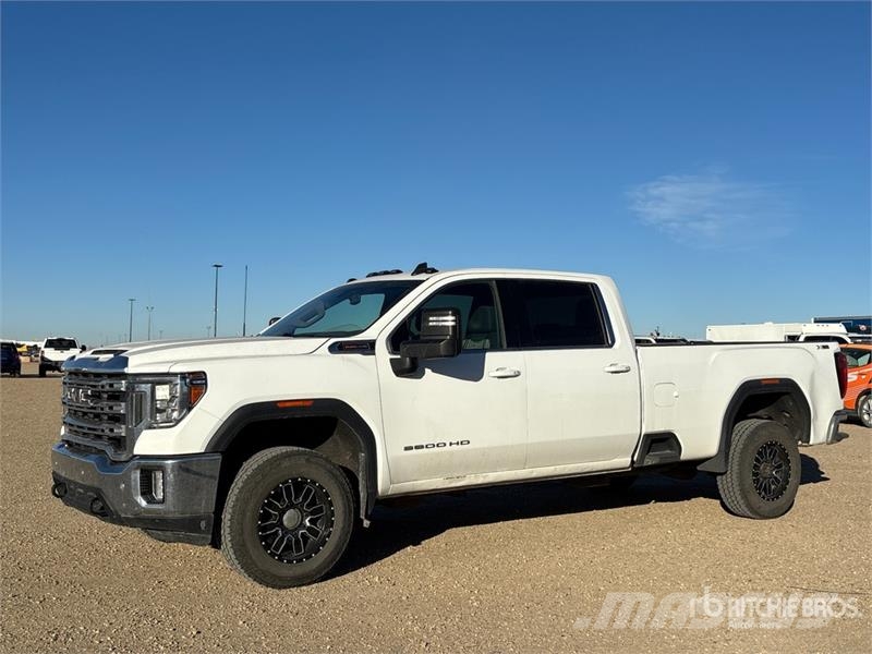GMC Sierra 3500HD 4x4 Crew Cab Pickup Otros