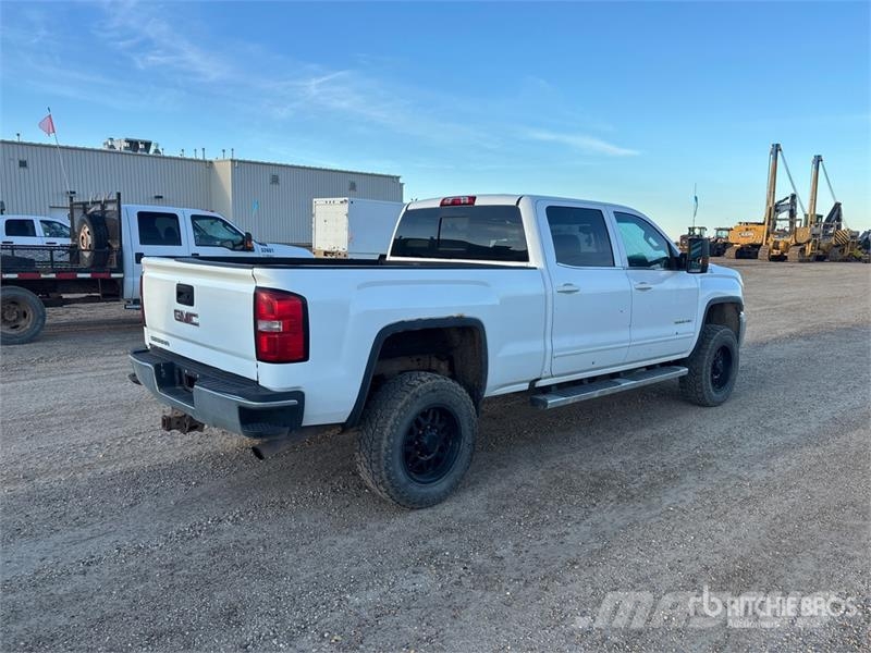 GMC Sierra 3500HD 4x4 Crew Cab Pickup Anders