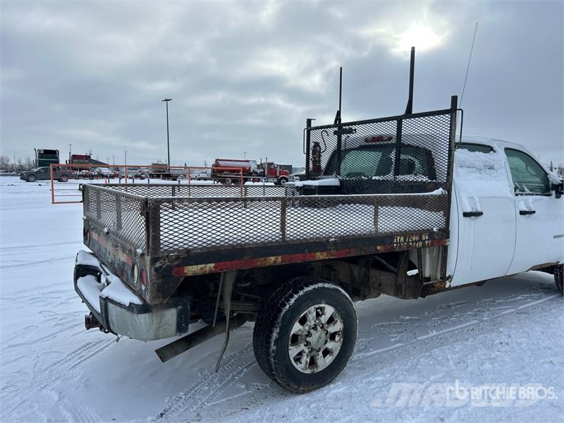 GMC Sierra 3500HD 4x4 Crew Cab Flatbed Truck Platós / Ponyvás teherautók