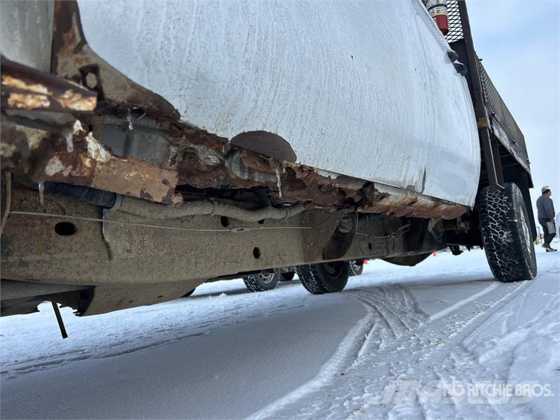 GMC Sierra 3500HD 4x4 Crew Cab Flatbed Truck Platós / Ponyvás teherautók