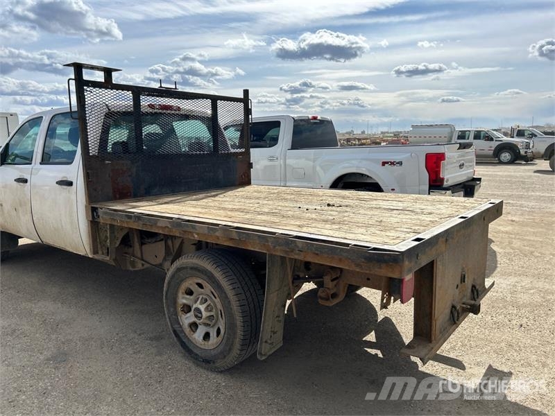 GMC Sierra 3500HD 4x4 Crew Cab Flatbed Truck Flatbed / Dropside trucks