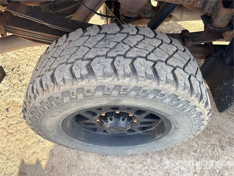 GMC Sierra 3500HD 4x4 Crew Cab Pickup Outros