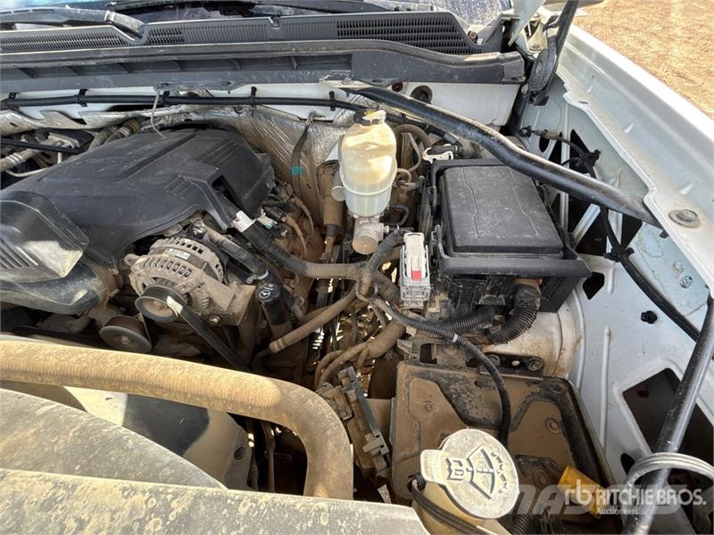 GMC Sierra 3500HD 4x4 Crew Cab Pickup Outros