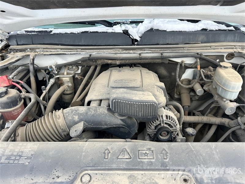 GMC Sierra 3500HD 4x4 Crew Cab Flatbed Truck Platós / Ponyvás teherautók