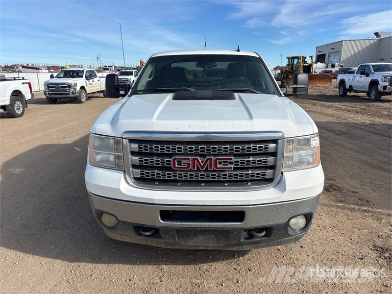GMC Sierra 3500HD 4x4 Crew Cab Pickup Furgoni altro