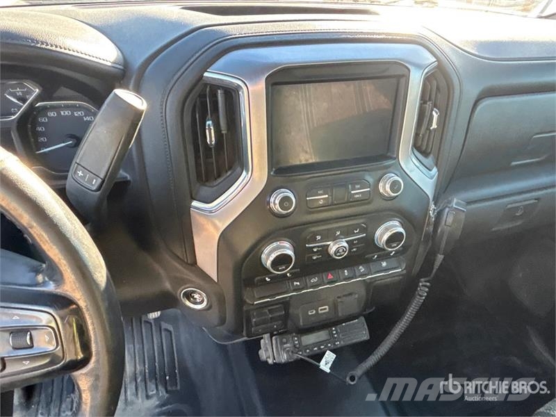 GMC Sierra 3500HD 4x4 Crew Cab Pickup Otros