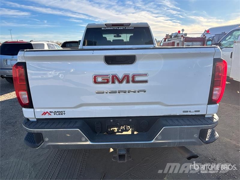 GMC Sierra 3500HD 4x4 Crew Cab Pickup Otros