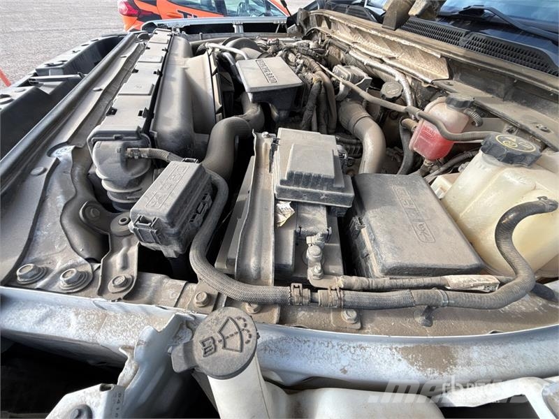 GMC Sierra 3500HD 4x4 Crew Cab Pickup Otros