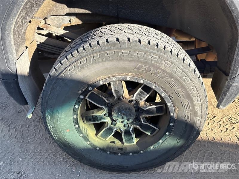 GMC Sierra 3500HD 4x4 Crew Cab Pickup Otros