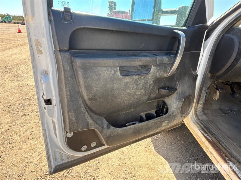GMC Sierra 3500HD 4x4 Flatbed Truck Camiones plataforma