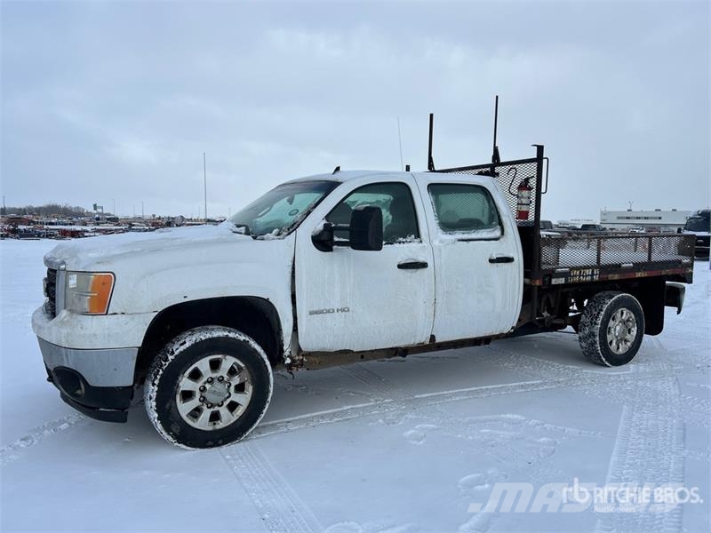GMC Sierra 3500HD 4x4 Crew Cab Flatbed Truck Platós / Ponyvás teherautók