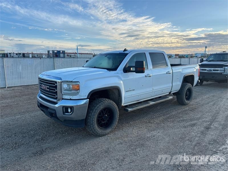 GMC Sierra 3500HD 4x4 Crew Cab Pickup Anders