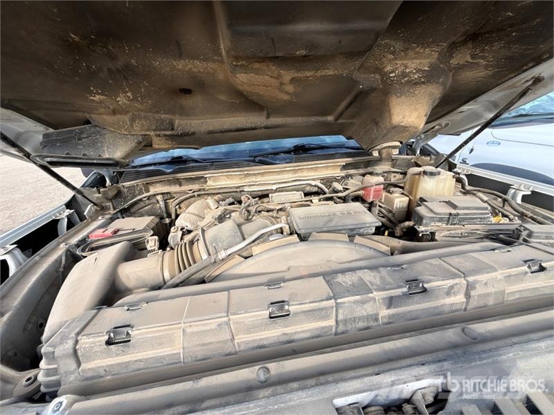 GMC Sierra 3500HD 4x4 Crew Cab Pickup Otros